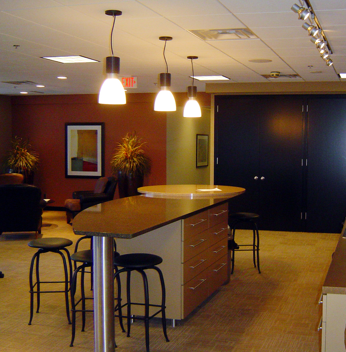 Grubb & Ellis I Paramount Commerce Projects Pioneer Construction