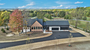6825 Skyevale Ct NE photo
