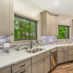 Photos for 880 BUTH DR. NE