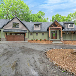 Photos for 880 BUTH DR. NE