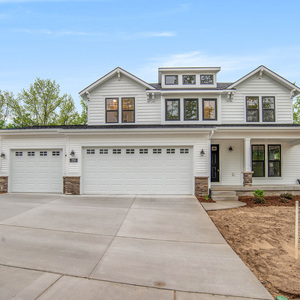 Photos for 255 Glenbrook Drive